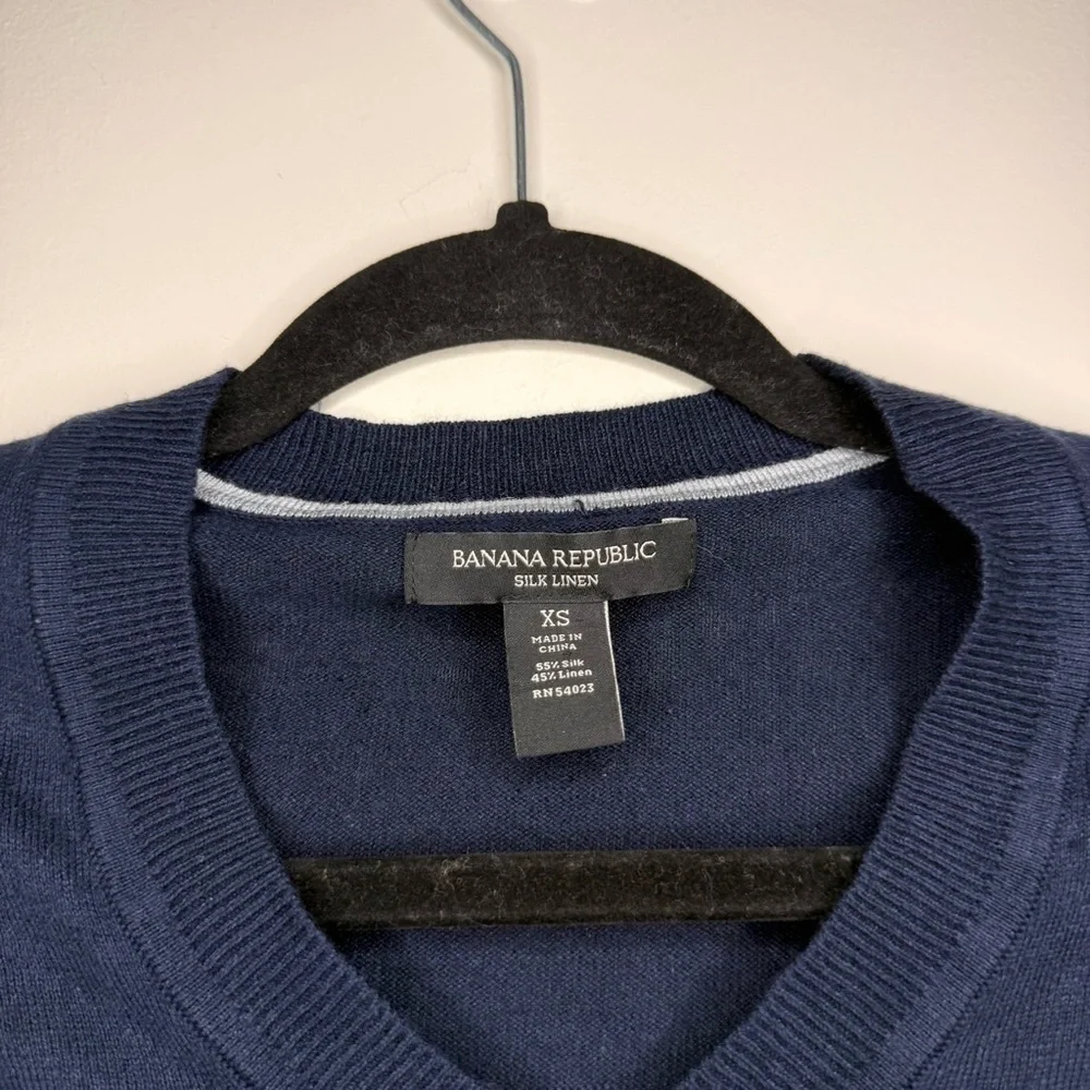 BANANA REPUBLIC Silk Linen Blend Vneck Preppy Navy Blue Lightweight Knit Sweater